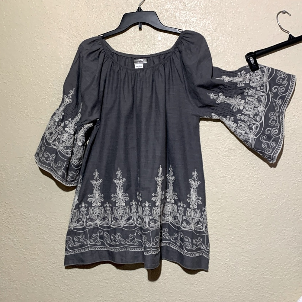 Sassy Bling Top Blouse L Gray Cream Floral Embroidery Bell Sleeve Cotton